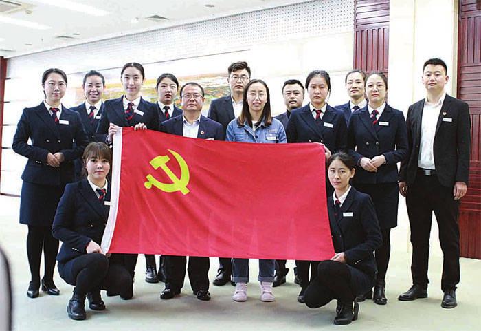 2024年春运今天开启·青海西宁，动车组列车在高原“做体检”