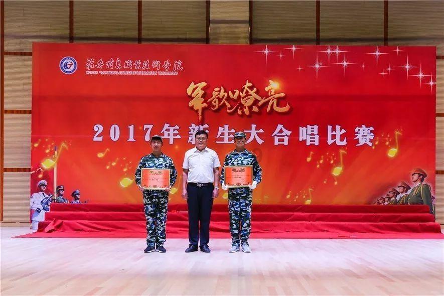 暖阳下的女孩们